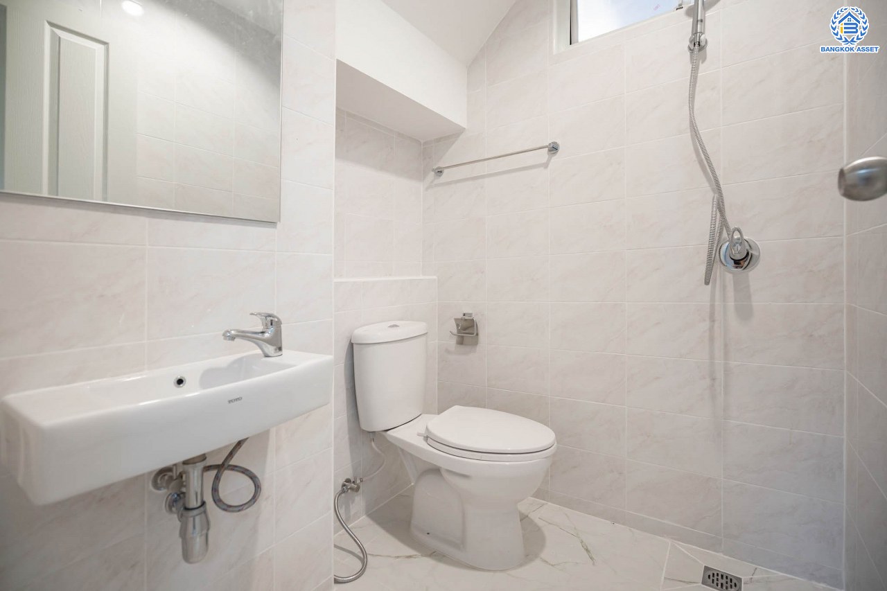 บ้านมือสองตกแต่งใหม่ สังคมคุณภาพแบรนด์ LH โครงการ อินนิซิโอ ปิ่นเกล้า-วงแหวน หลังมุม เนื้อที่ 52.5 ตร.ว. ฟังก์ชัน 3 ห้องนอน 2 ห้องน้ำ 2 ที่จอดรถ บนทำเลศักยภาพ เดินทางสะดวก เชื่อมต่อทั้งปิ่นเกล้า-ศาลายา ใกล้เซ็นทรัลเวสต์เกต รถไฟฟ้าสายสีม่วง "สถานีตลาดบางใหญ่" และทางด่วน "กาญจนาภิเษก"